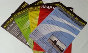 Direct mail desek s letáky.